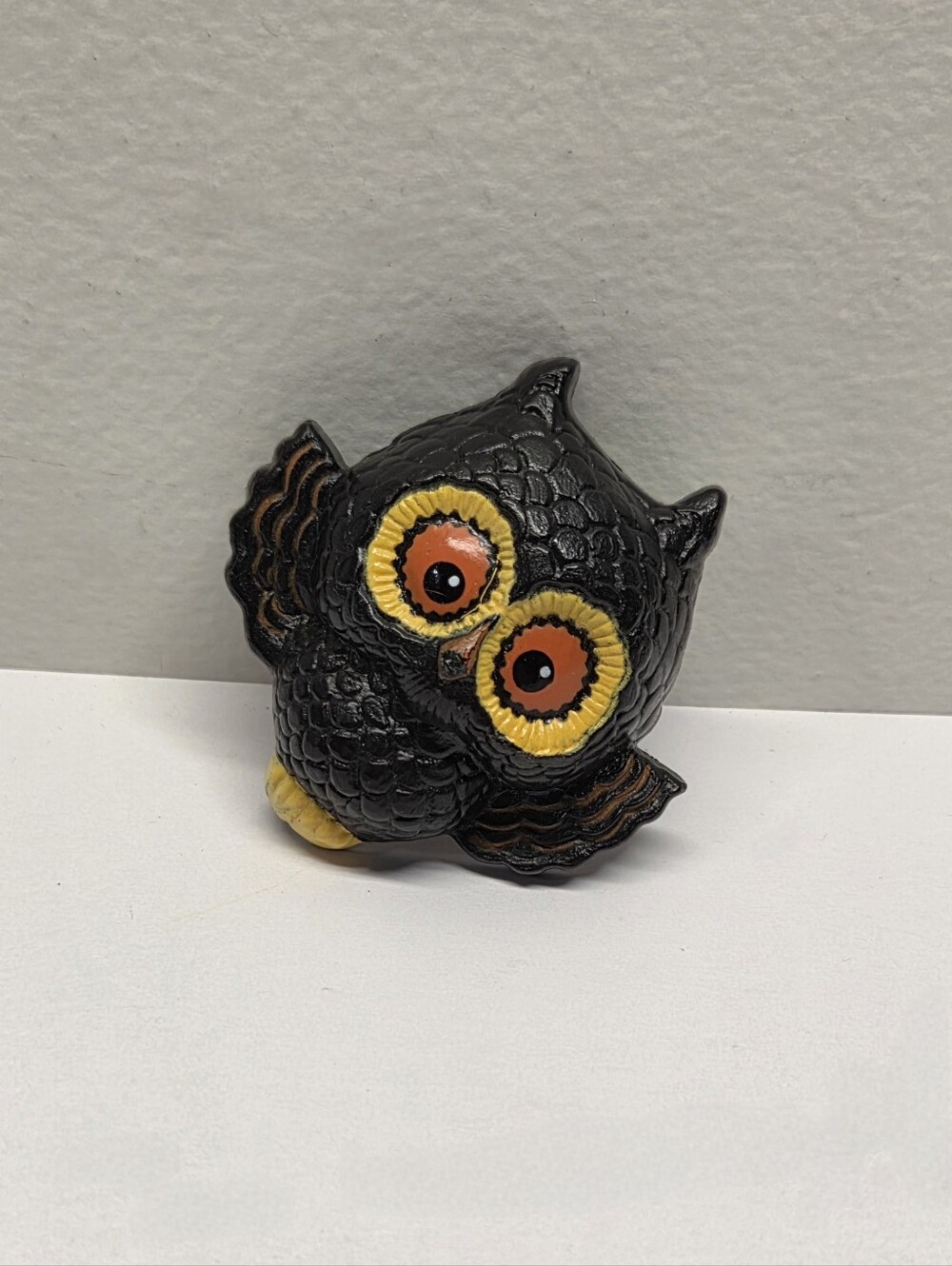 Hallmark Hoot Black Wise Ole' Owl Hallowen Brooch or Lapel Pin 1.5"